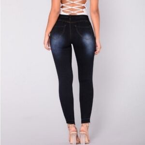 Fashion Nova Women's Midrise Dark Blue Released Hem Skinny Jeans Size 1